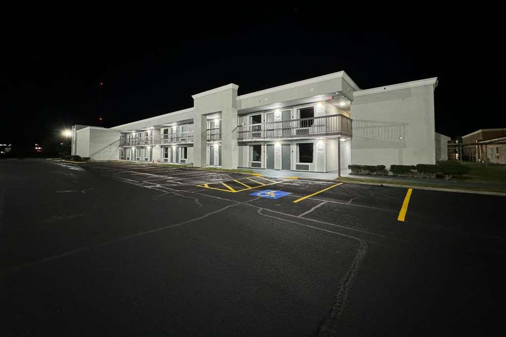 Suburban Studios Gainesville Exterior photo