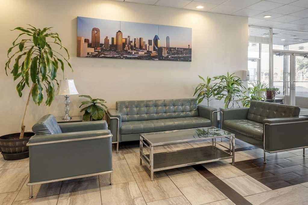 Suburban Studios Gainesville Interior photo